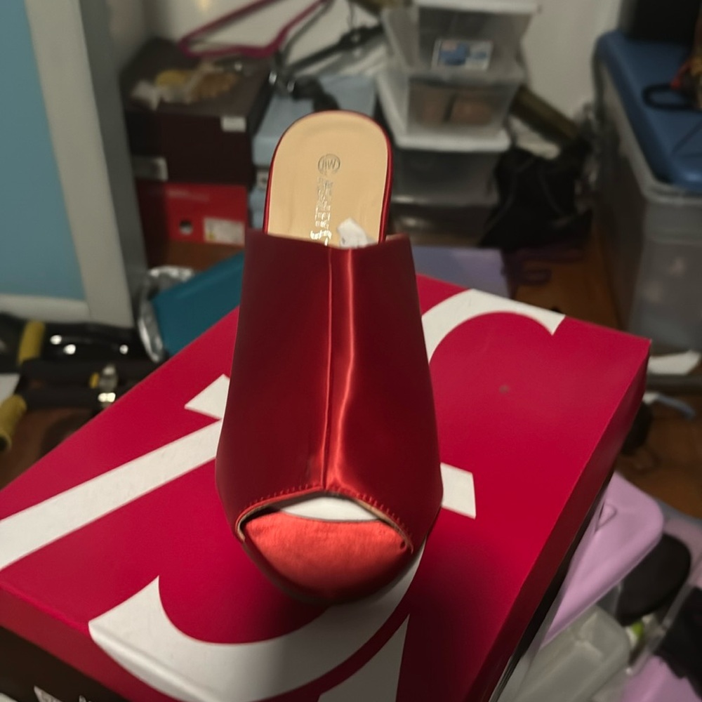 Cute 8w red slip on pumps sexy and chic